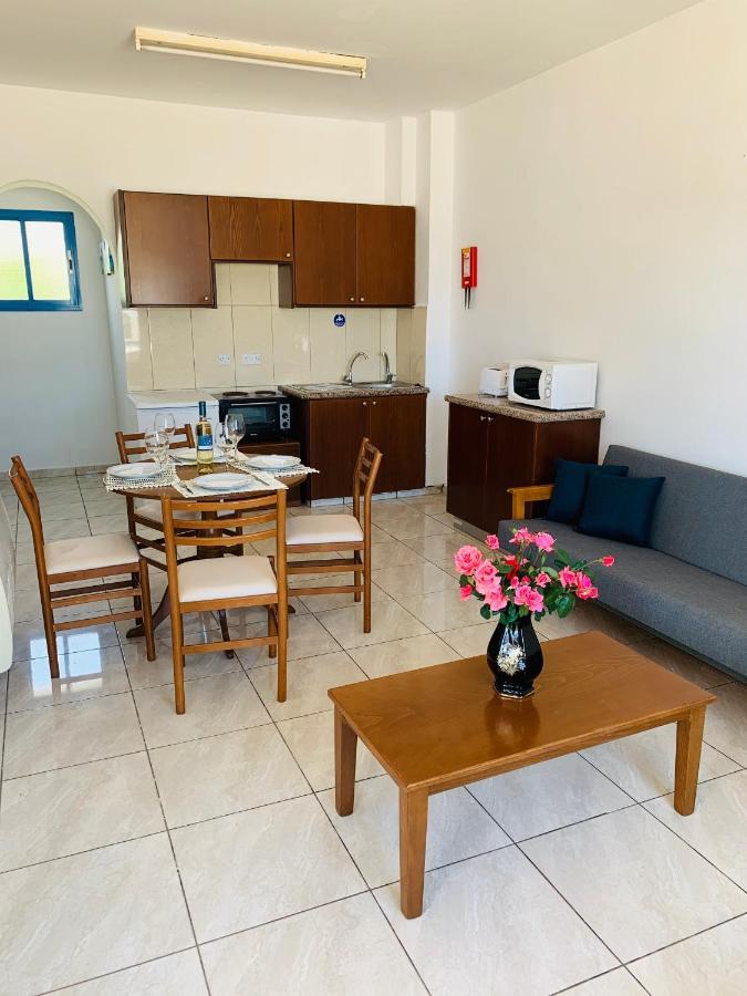 Kefalonitis Hotel Apartments Paphos Exterior photo