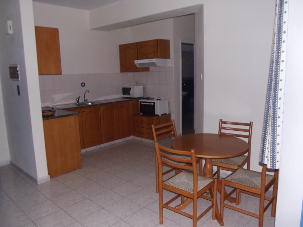 Kefalonitis Hotel Apartments Paphos Room photo