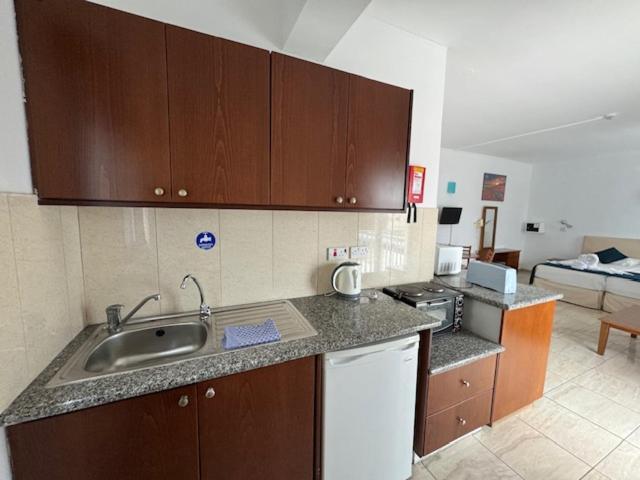 Kefalonitis Hotel Apartments Paphos Exterior photo