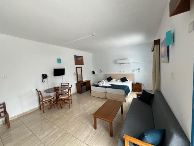 Kefalonitis Hotel Apartments Paphos Exterior photo