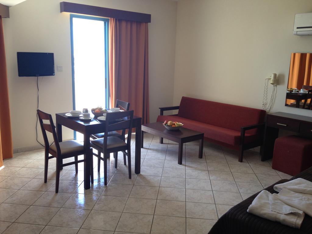 Kefalonitis Hotel Apartments Paphos Exterior photo