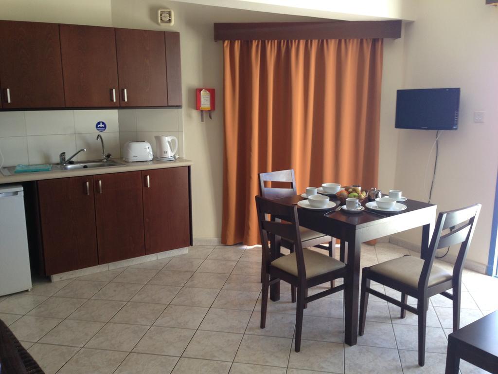 Kefalonitis Hotel Apartments Paphos Exterior photo