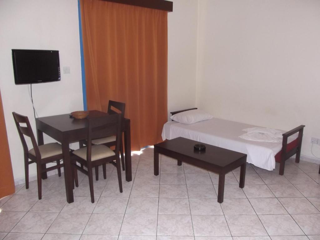 Kefalonitis Hotel Apartments Paphos Room photo