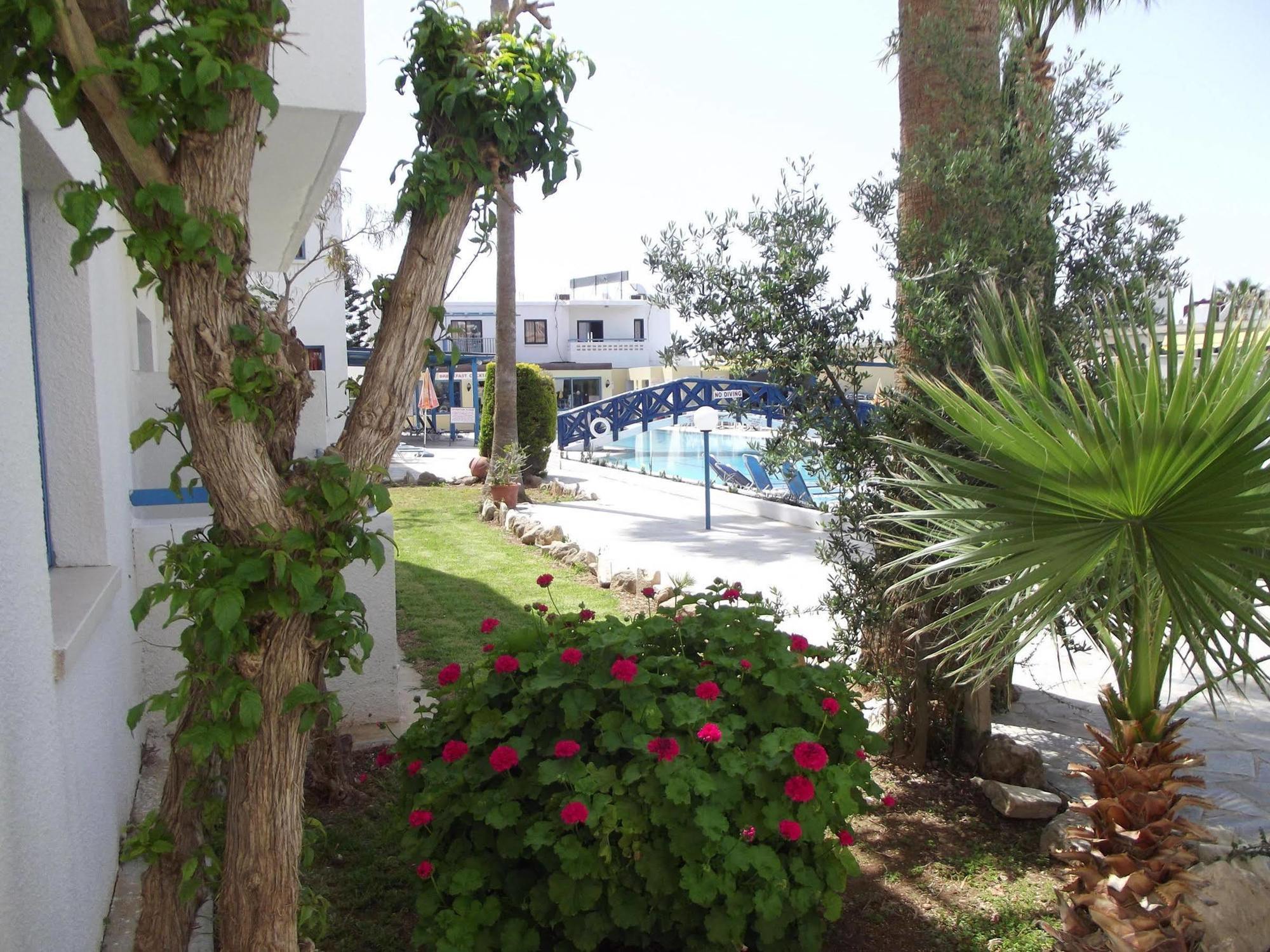 Kefalonitis Hotel Apartments Paphos Exterior photo