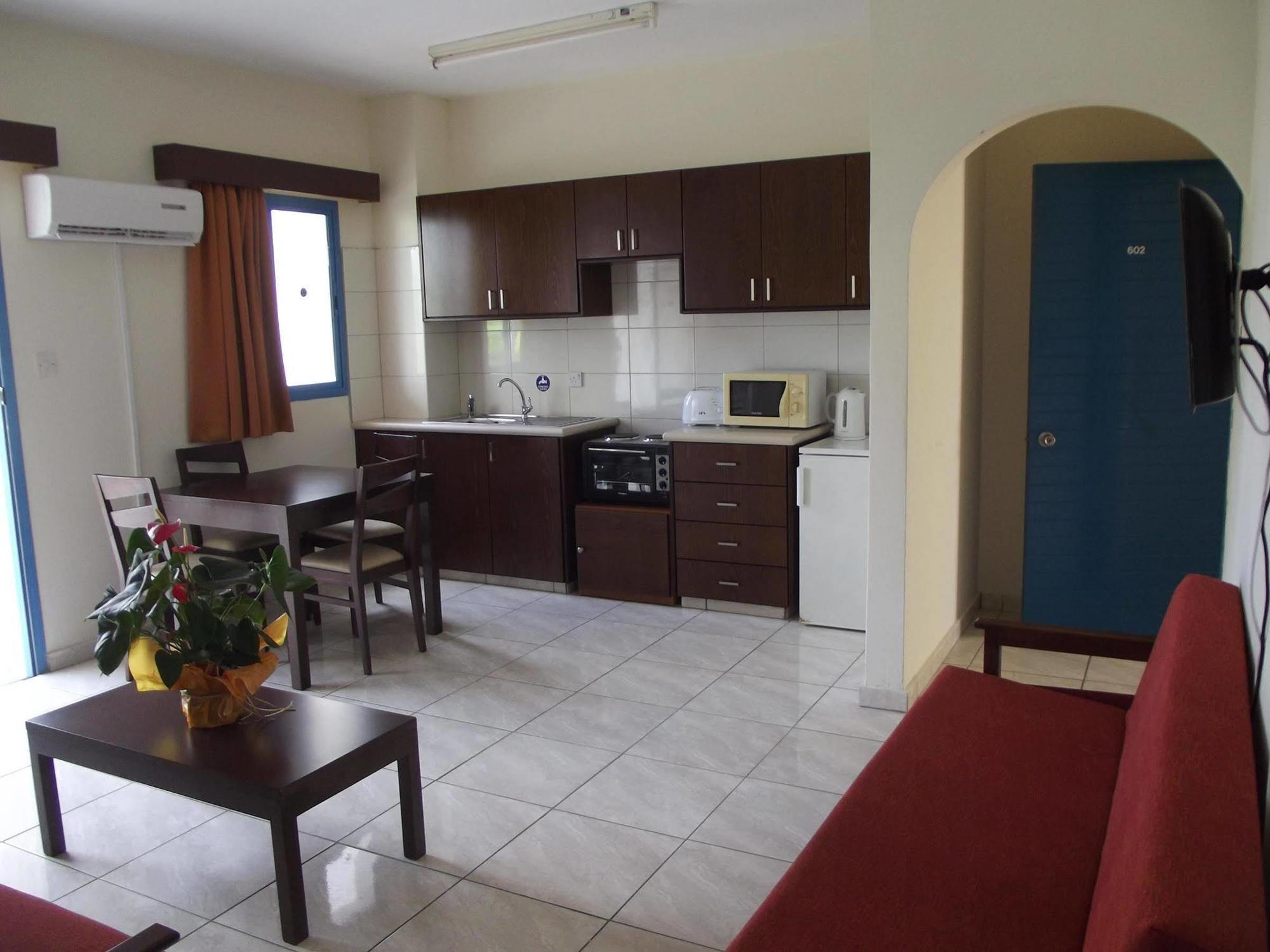 Kefalonitis Hotel Apartments Paphos Exterior photo