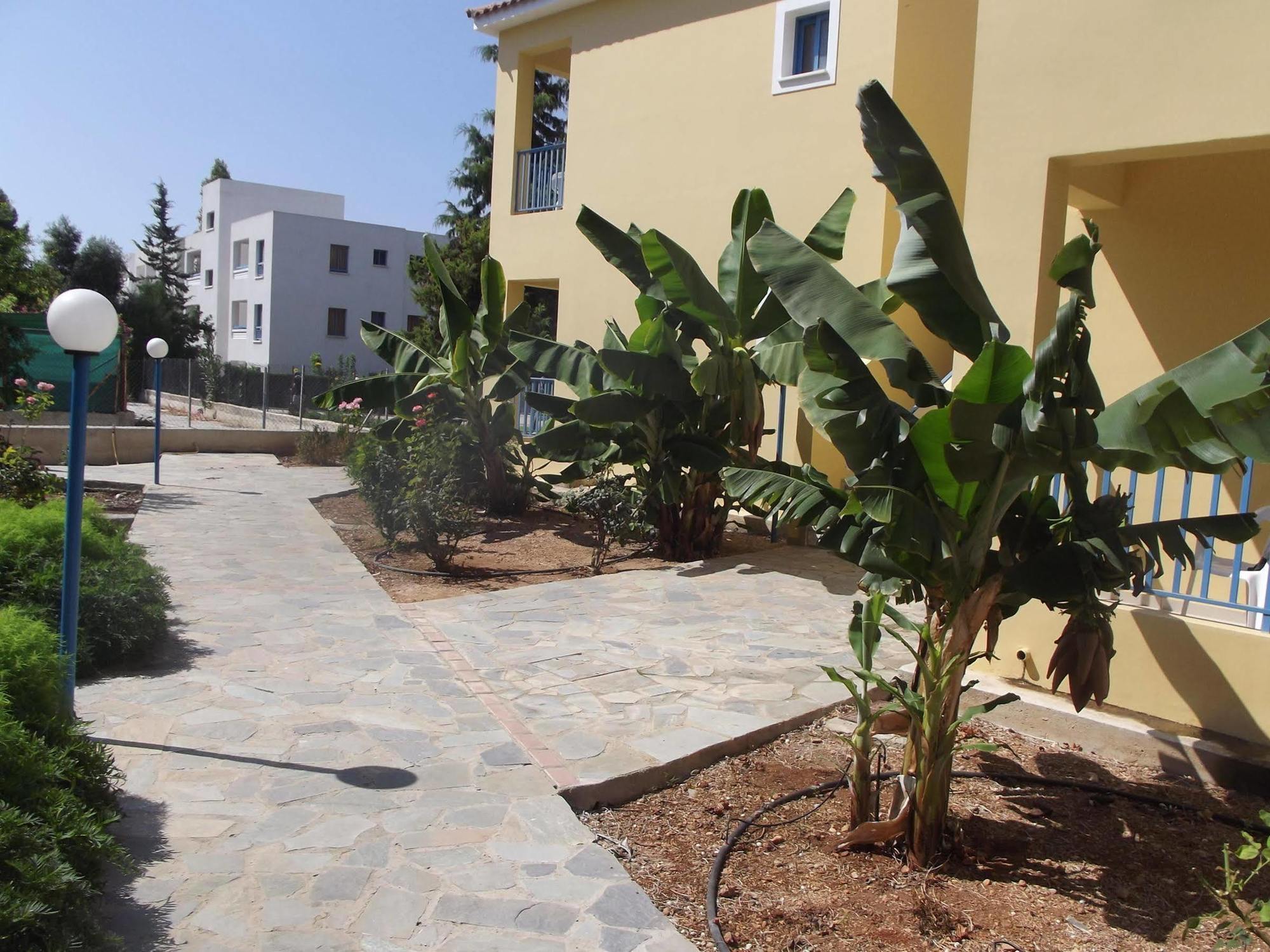 Kefalonitis Hotel Apartments Paphos Exterior photo